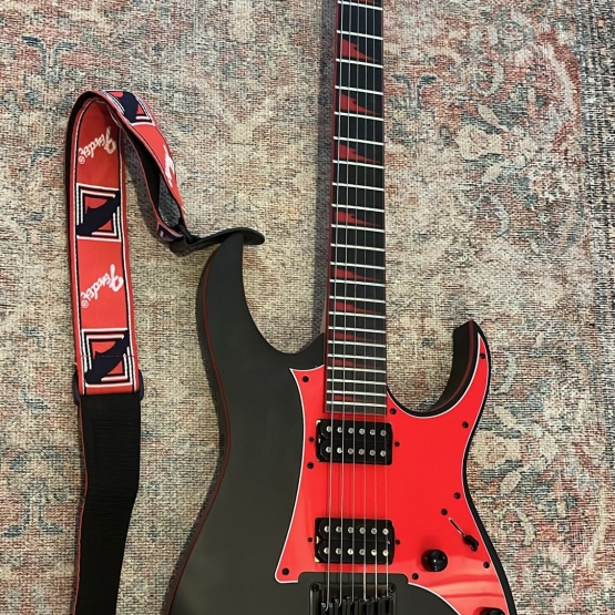 ibanez grgrm21 elektro gitar ve elektro gitar amfisi, kablo ve gitar kılfı